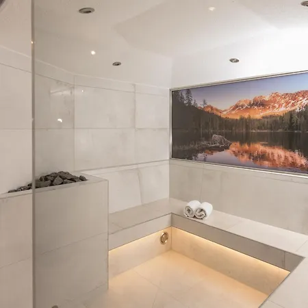 & Gloecknerin Obertauern